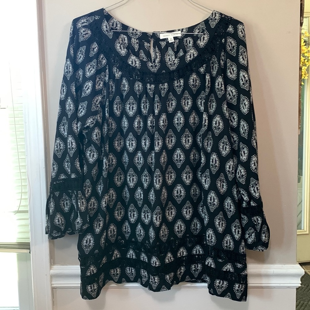 Honey Punch Size 3X Black Pattern Crochet detail at Neckline Sleeves and Hem Top